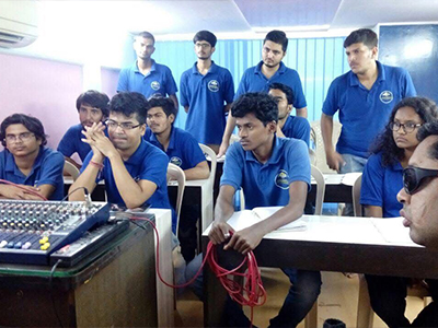 Voice dubbing and anchoring class at MDFA Mumbai